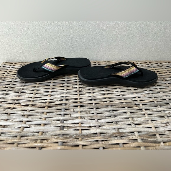 Teva Voya Colorful Striped Women's Flip Flops, size 6, EUC, casual, comfortable - Picture 5 of 7